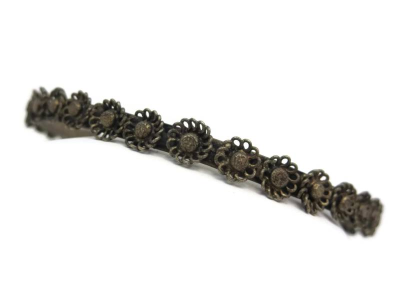 Boho Armreif Armband - Metalldraht Blumen, Modeschmuck von VintageInBloom