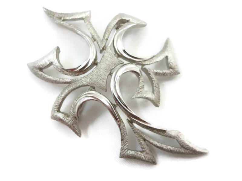 Trifari Jewelry Brosche - Mid Century Modern, Silberfarbener Mcm Modeschmuck Trifari Jewelry Brosche - Mid Century Modern, Silberfarbener Mcm Modeschmuck von VintageInBloom