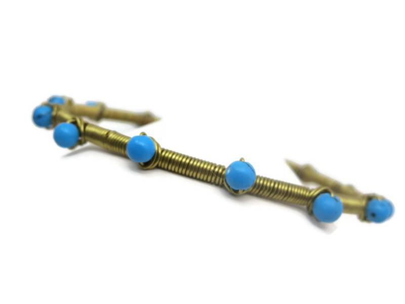 Vintage Boho Armreif - Metall Draht Gewickelt Faux Türkis Perlen, Modeschmuck von VintageInBloom