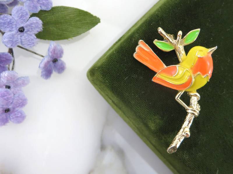 Vintage Modeschmuck Vogel Brosche Mit Heller Gelb Oranger Emaille von VintageInBloom