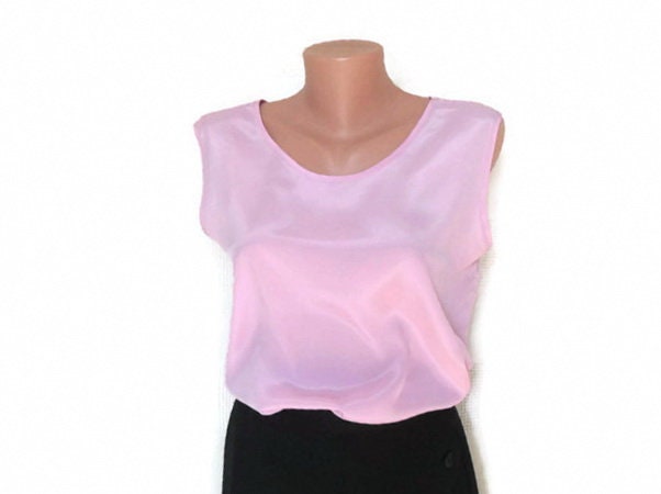 Rosa Bluse Rundhals Ärmellos Ausschnitt Gr. L. Frauenbluse Aus Poly-Mischung. Pinkes Vintage Tank Top Der 90Er Jahre Rosa Bluse Rundhals Ärmellos Ausschnitt Gr. L. Frauenbluse Aus Poly-Mischung. Pinkes Vintage Tank Top Der 90Er Jahre von VintageItemsUkraine