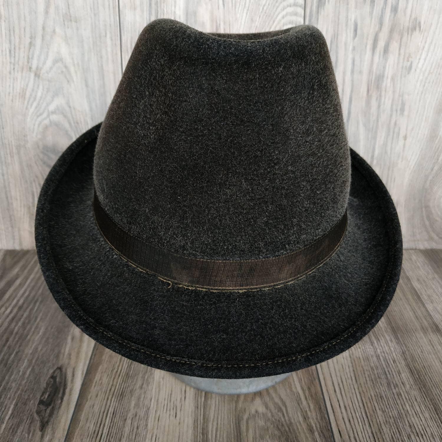 Vintage Grauer Fedora Filz Hut - 1960S Style | Größe S/M Vintage Grauer Fedora Filz Hut - 1960S Style | Größe S/M von VintageItemsUkraine