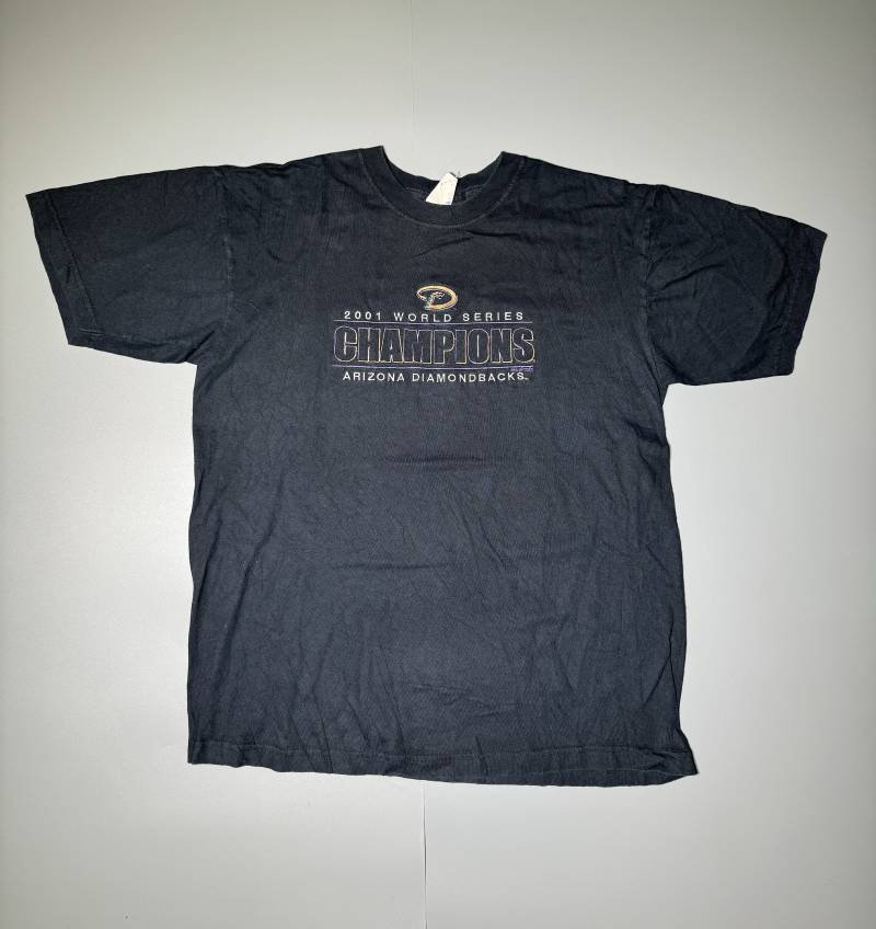 Majestätisch T-Shirt Arizona Diamondbacks 2001 World Series Meister Mlb Baseball Made in Mexico Y2K Gr. L Majestätisch T-Shirt Arizona Diamondbacks 2001 World Series Meister Mlb Baseball Made in Mexico Y2K Gr. L von VintageJamCZ