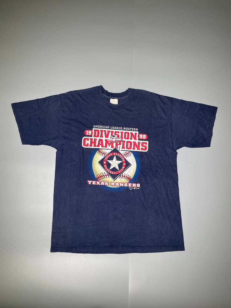 Mlb Vintage Texas Rangers 1998 T Shirt Abteilung Fans Baseball 90Er Jahre Made in Usa Henry Brown Gr. Xl Mlb Vintage Texas Rangers 1998 T Shirt Abteilung Fans Baseball 90Er Jahre Made in Usa Henry Brown Gr. Xl von VintageJamCZ