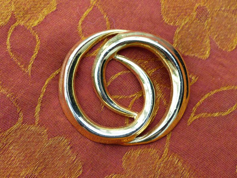 1980Er Jahre Vergoldete Double Swirl Linked Circles Brosche von VintageJewelleryFun