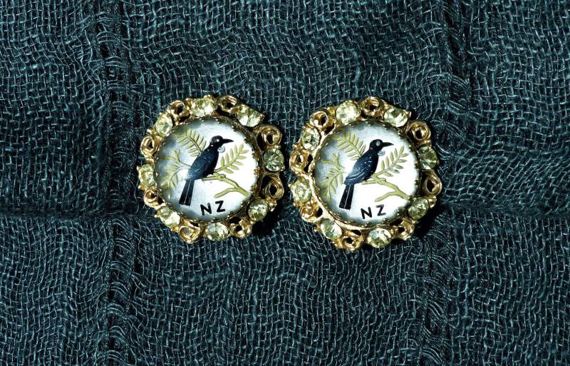 1970Er Jahre Ohrclips Mit Gold-Farbenen & Gelb-Grünen Glaskuppel Und Strasssteinen von VintageJewelleryFun