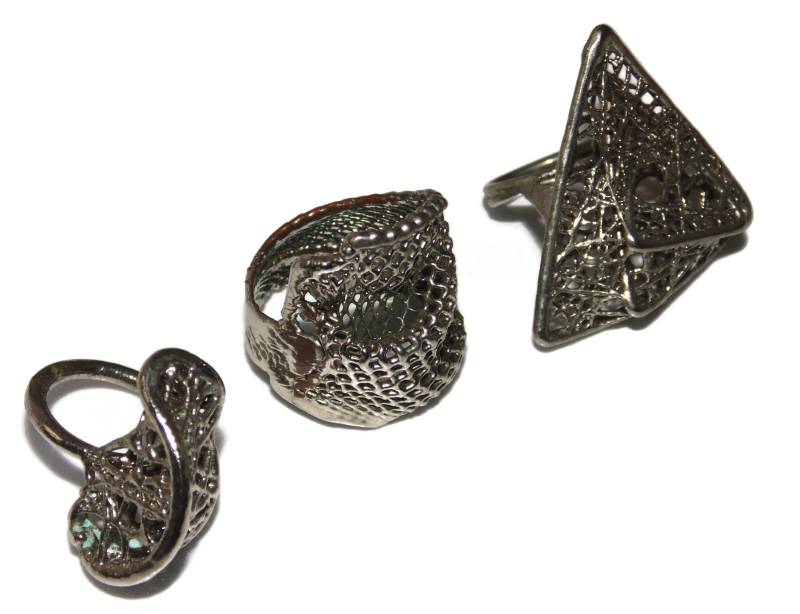 Separat Zu Verkaufen Vintage-Zustand Ring Handwerker Made Mesh Web Modernist Einzigartiges Silberfarbenes Metall Schmuck Geburtstagsgeschenk Für Sie von VintageJewelryEden