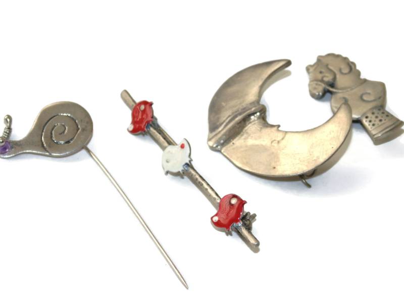 Vintage Silber Brosche Schnecke, Vogel, Mond, Ritter - Handgefertigter Schmuck von VintageJewelryEden