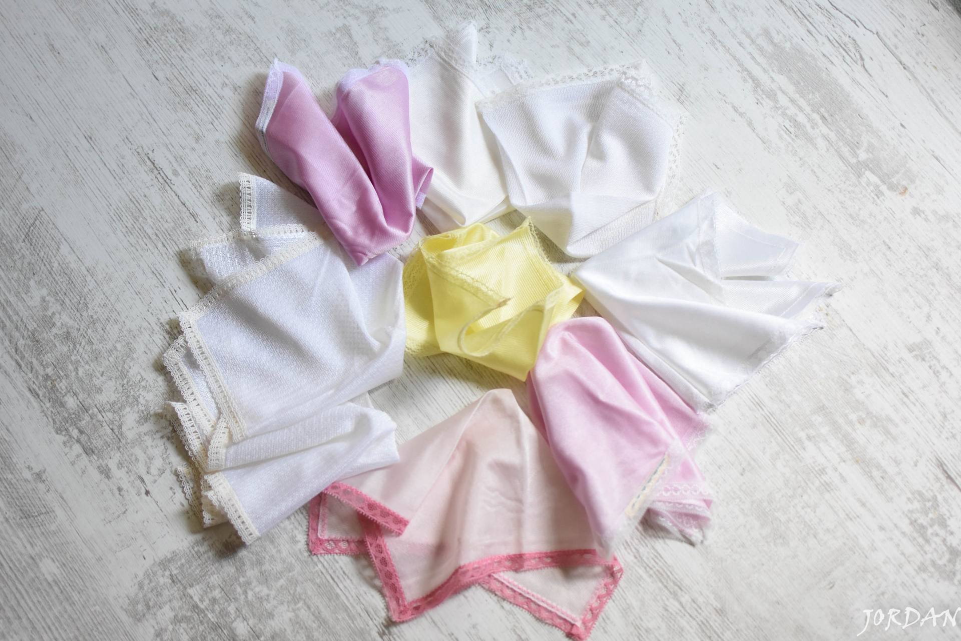 Nie Benutzt= Vintage Set Von 9 Taschentüchern//Neues Damen Taschentuch//Baumwolle Und Seide//Damen Taschentücher// von VintageJordanShop