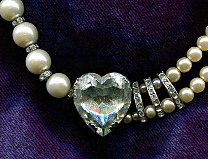 Vintage Faux Perle & Große Diamante Herz Halskette von VintageJumbleBazaar