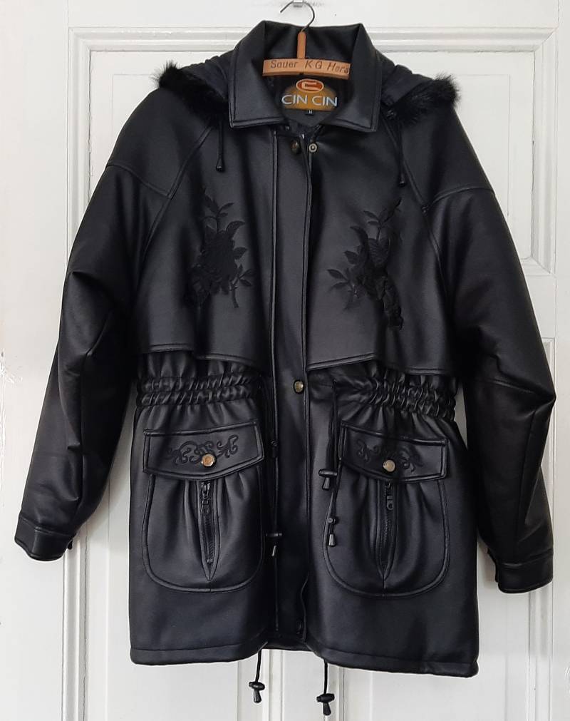 Vintage Damen Kunstlederjacke Polyurethan Mit Fellkapuzewinterjacke & Übergangsjackefreizeitjacke..80S/90S Sustainable Clothing von VintageKleidungStore