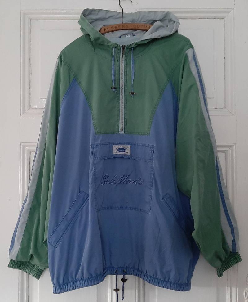 Vintage Jackewindjacke Mit Kapuzefreizeitjackesportjacke Aus Den 80S...sustainable Vintage Clothing von VintageKleidungStore