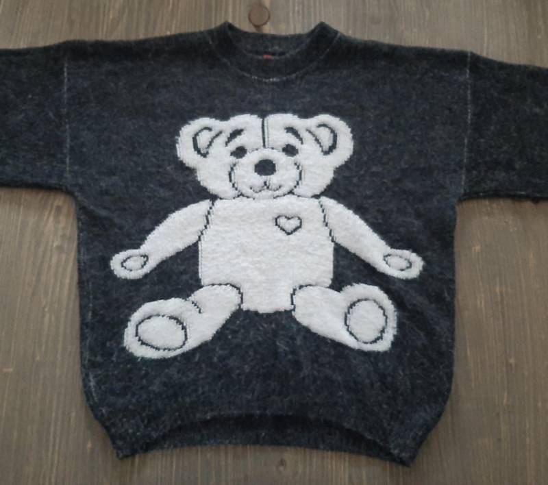 Vintage Pulloverweicher Strickpulloverwinterpullover Mit Teddybärmotiv Aus Den 1990Iger Jahren...sustainable Vintage Knitwear Clothing von VintageKleidungStore