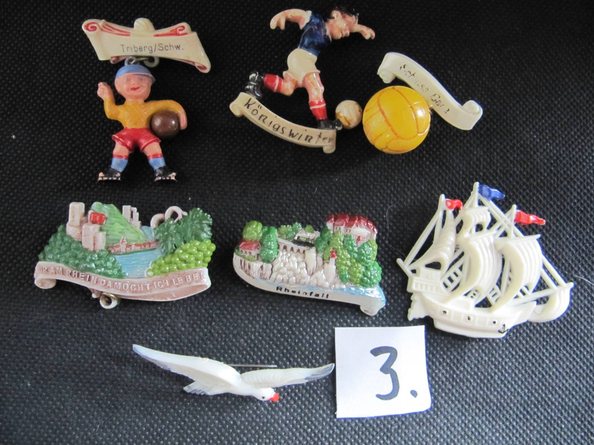 Konvolut "Fussball" Und Mehr Mid Century Andenken Broschen/Broochs, Souvenir-Broschen-Celluloid Vintage, 50Er Jahre/50S-/60S-Deutschland von VintageKostbarkeiten