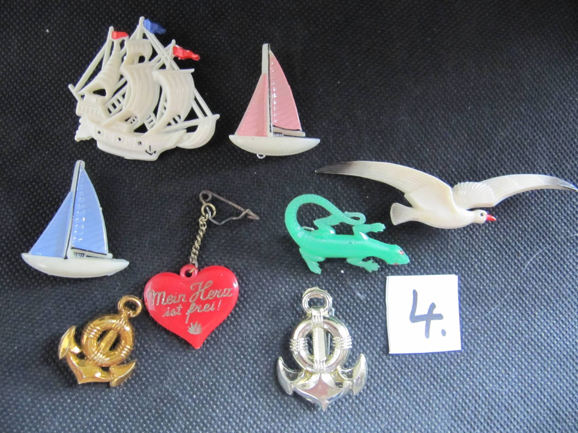 Konvolutoriginal Vintage Mid Century Andenken Broschen/Broochs, Souvenir-Broschen-Celluloid Vintage, 50Er Jahre/50S-60Er Jahre Deutschland von VintageKostbarkeiten