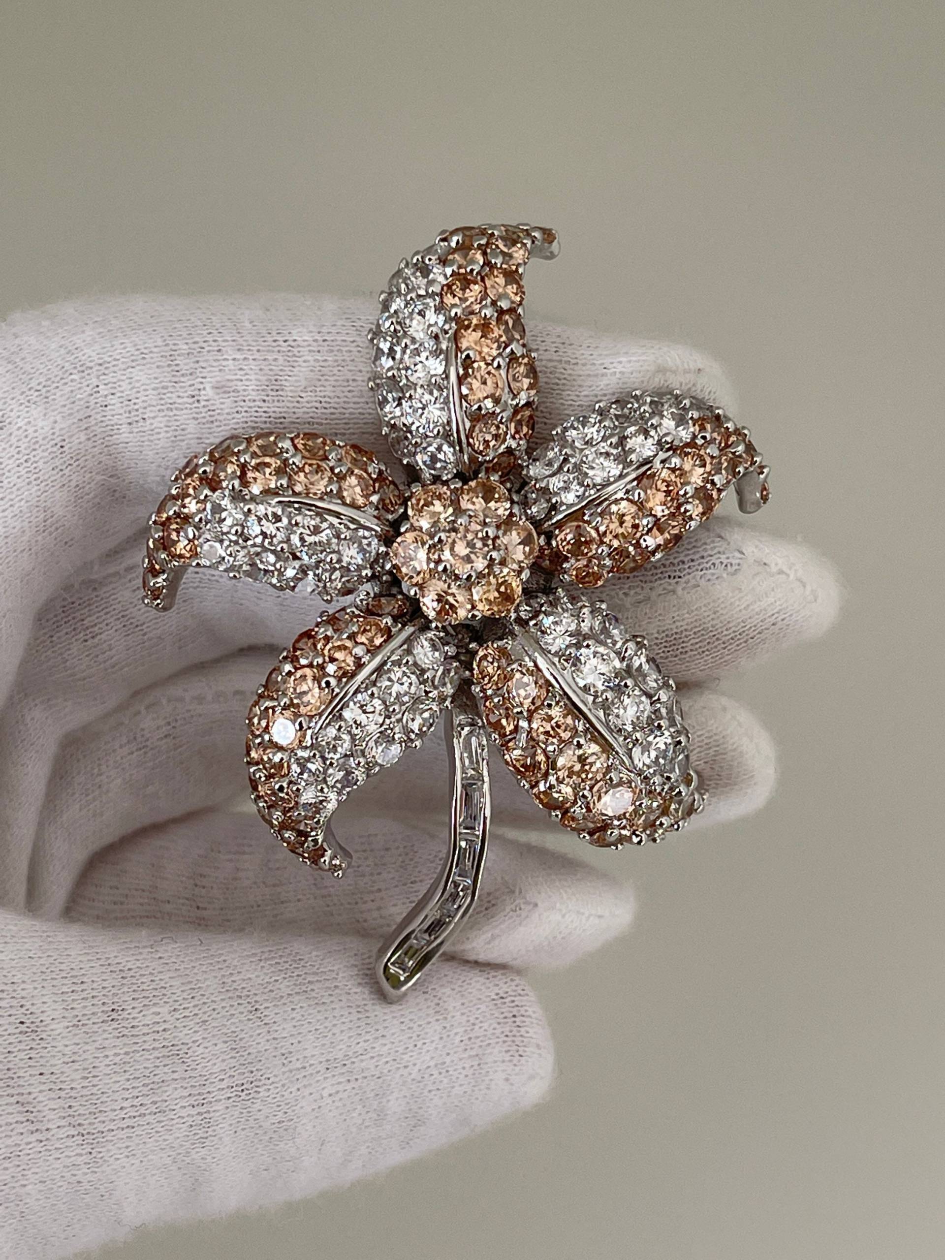 Elegante Blumen Brosche Mit Kristallen Vintage Pin von VintageLaRetro