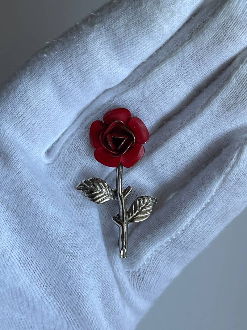 Kleine Vintage Brosche Rosenblüten Rosenbrosche Blume von VintageLaRetro