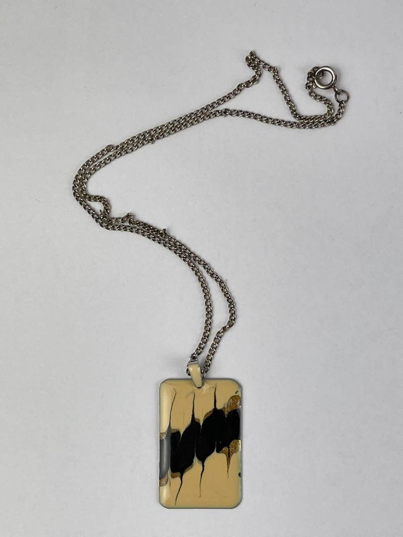 Vintage Anhänger Modeschmuck Kette Emaille Medallion von VintageLaRetro