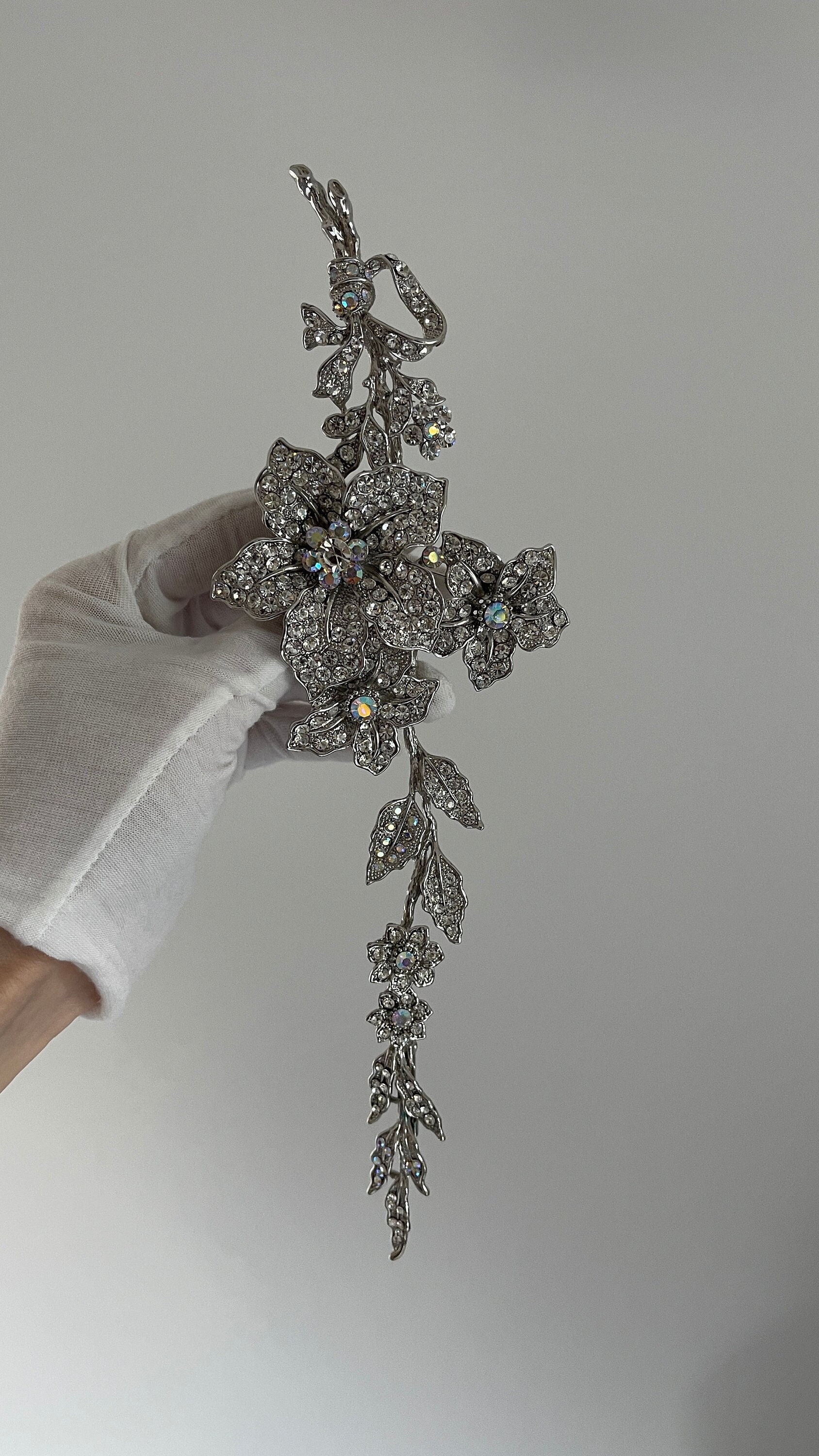 Vintage Brosche Silber Kristalle Blumen Motiv von VintageLaRetro