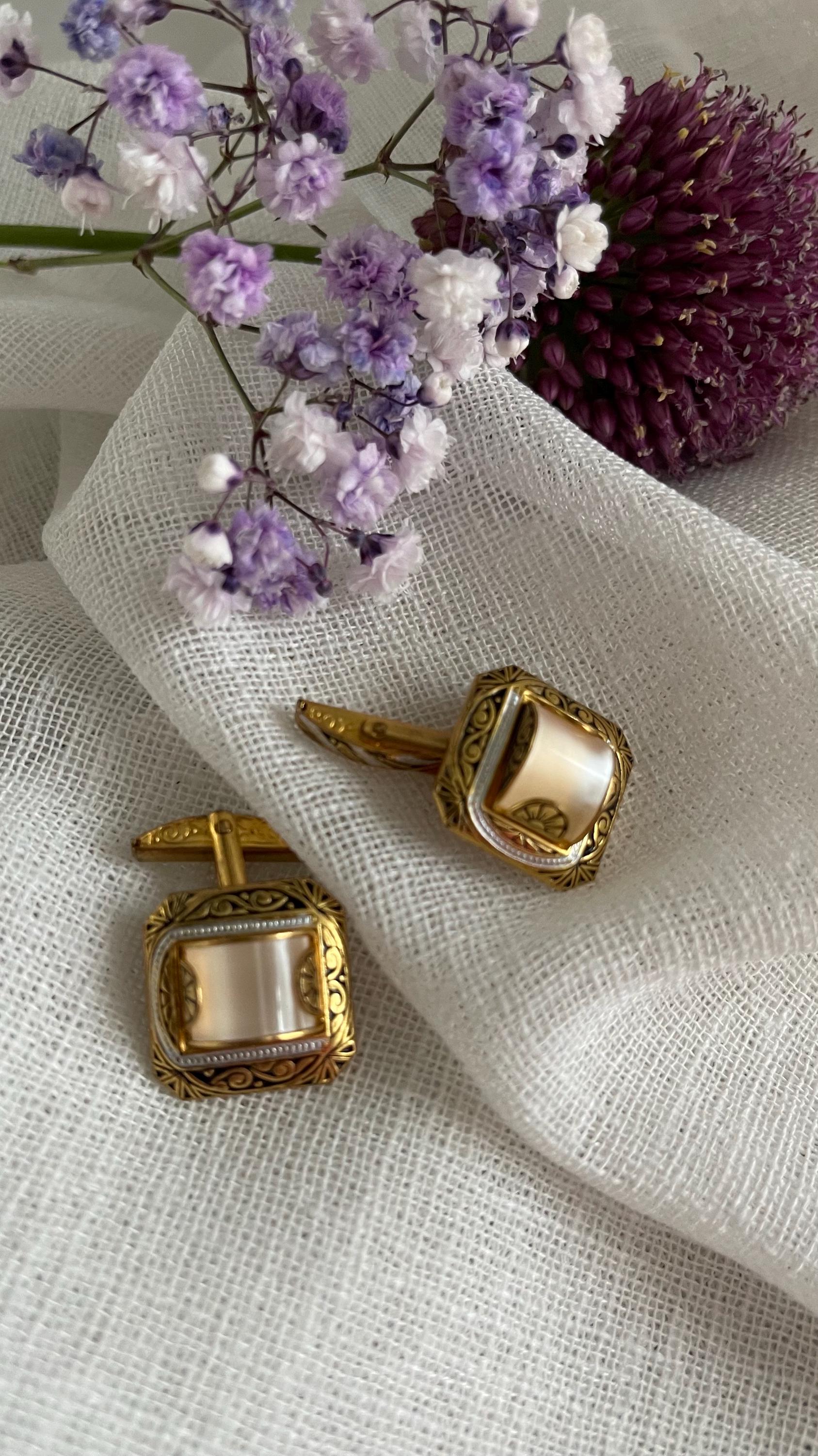 Vintage Manschetten Mit Perlmutt von VintageLaRetro