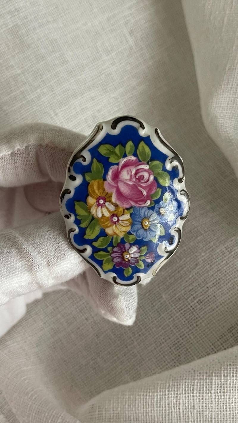 Vintage Porzellan Brosche von VintageLaRetro