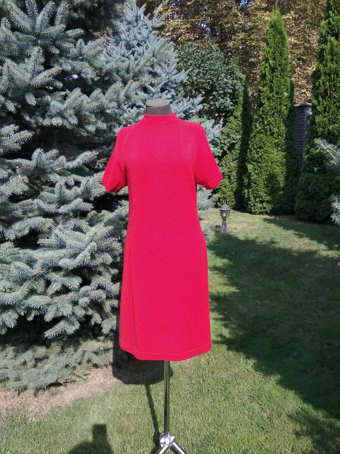 Rot Gestrickte Vintage 80Er Jahre Kleid Mit Kurzen Ärmeln Und Rücken Reißverschluss Shift Design Knie Länge Mittlerer Größe von VintageLabr