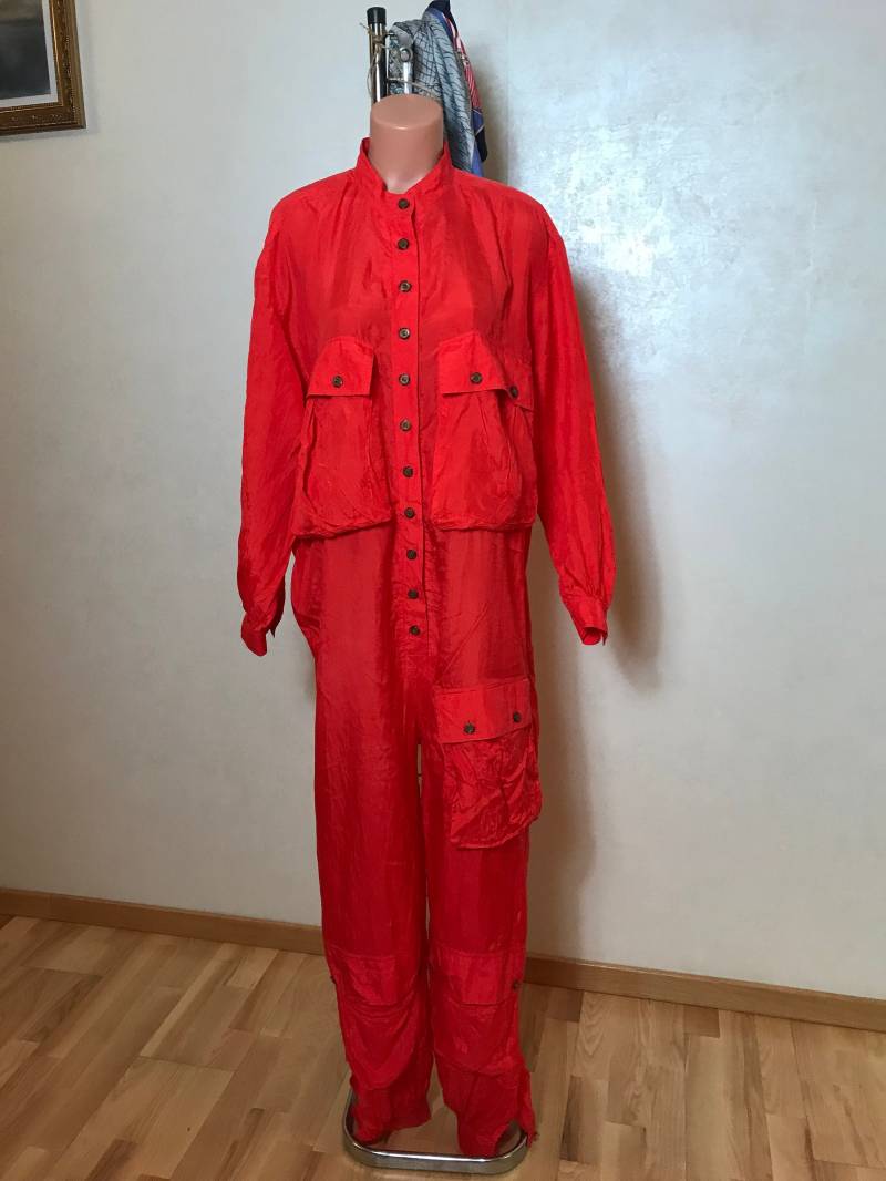 Rote Vintage Overalls Aus Seide Lange Ärmel, Knopf Vorne, Große Taschen Sehr Leichter Stoff Mittelgroß von VintageLabr