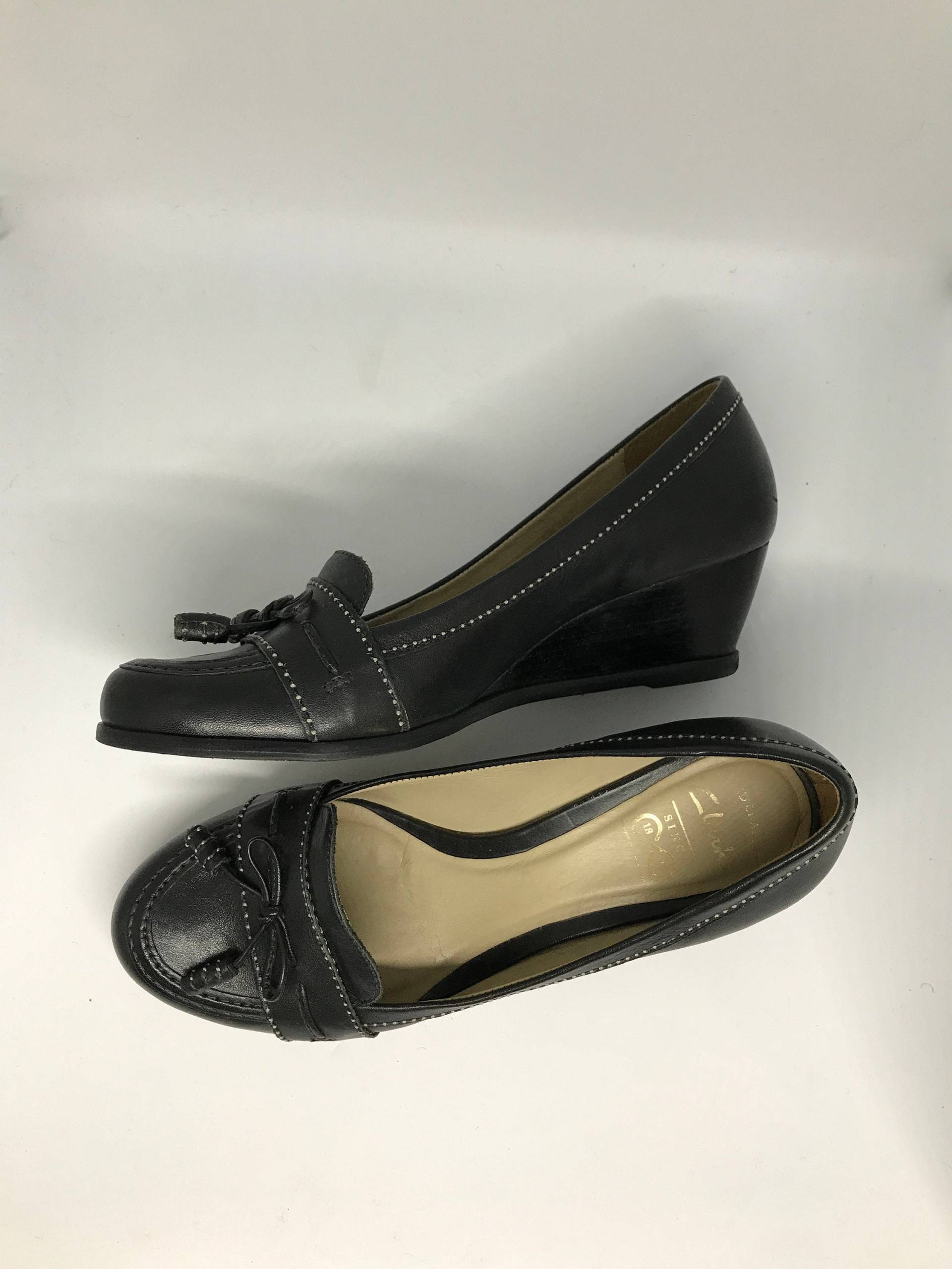 Vintage 90Er Jahre Keil Schuhe, Clarks, Schwarzes Leder Mokassin Größe Us 5, Fersen, Sommerschuhe von VintageLabr
