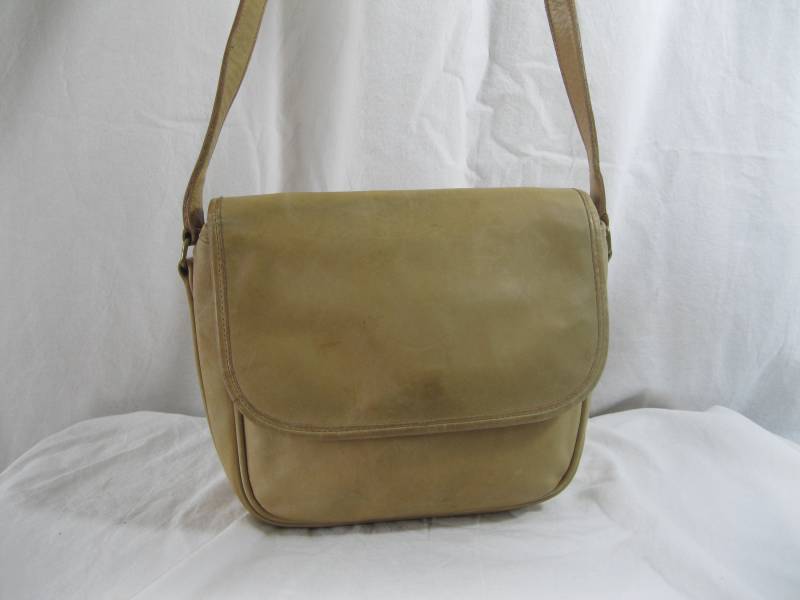 Echte Vintage Coach Hell-Tan Leder Umhängetasche Geldbörse Crossbody von VintageLeatherPurses