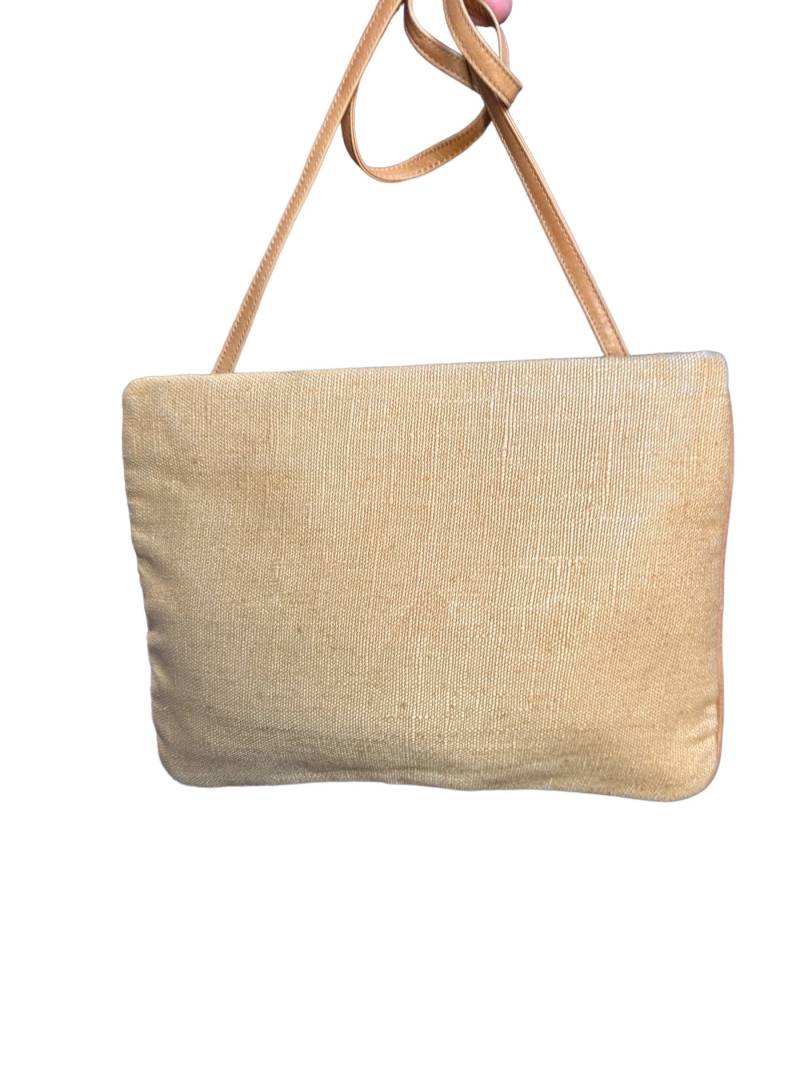 Echte Vintage Salvatore Ferragamo Schultertasche Clutch Aus Beigefarbenem Köper Und Leder von VintageLeatherPurses