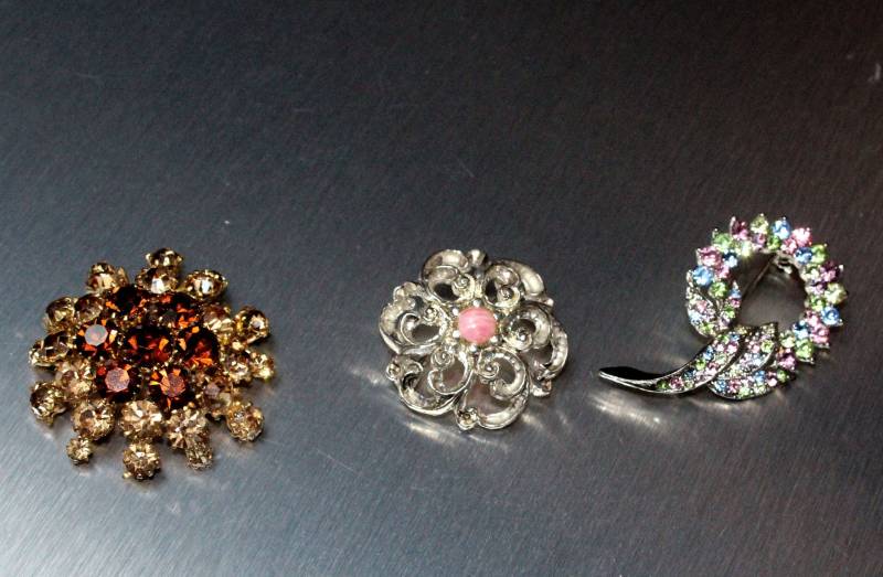 Vintage Broschen Aus 70Ern Art Deco Look Germany Vintage Broschen Aus 70Ern Art Deco Look Germany von VintageLifeStyl