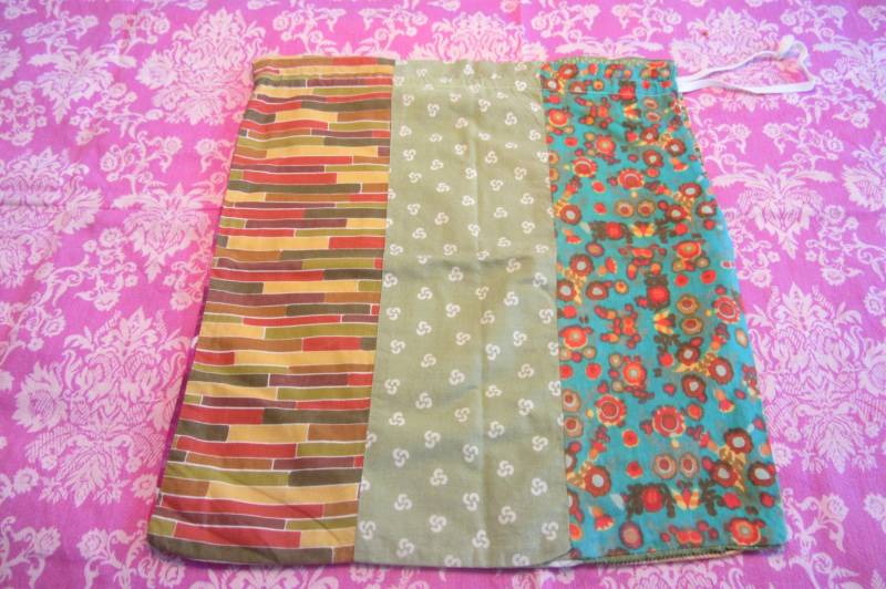 Drawstring Bag - Vintage Handmade Patchwork Fabric 1950S Drawstring Bag - Vintage Handmade Patchwork Fabric 1950S von VintageLisboa506070
