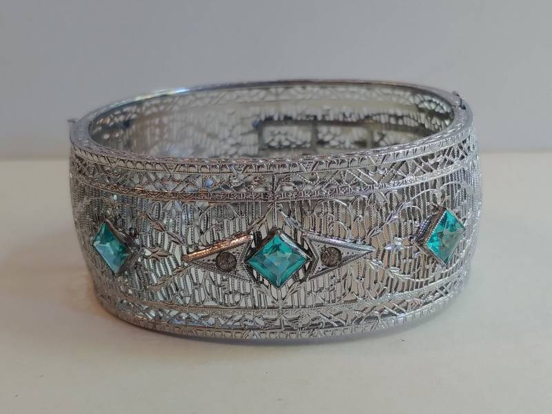 Filigranes Vintage Facettiertes Aquamarin Blaues Glas Strass Filigranes Armband von VintageLovedOne