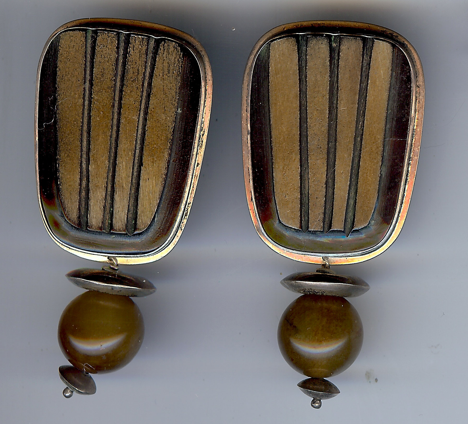 Tabra Silber Und Naturbelassene Materialien Mutige Pierced Post Dangle Ohrringe von VintageLovedOne