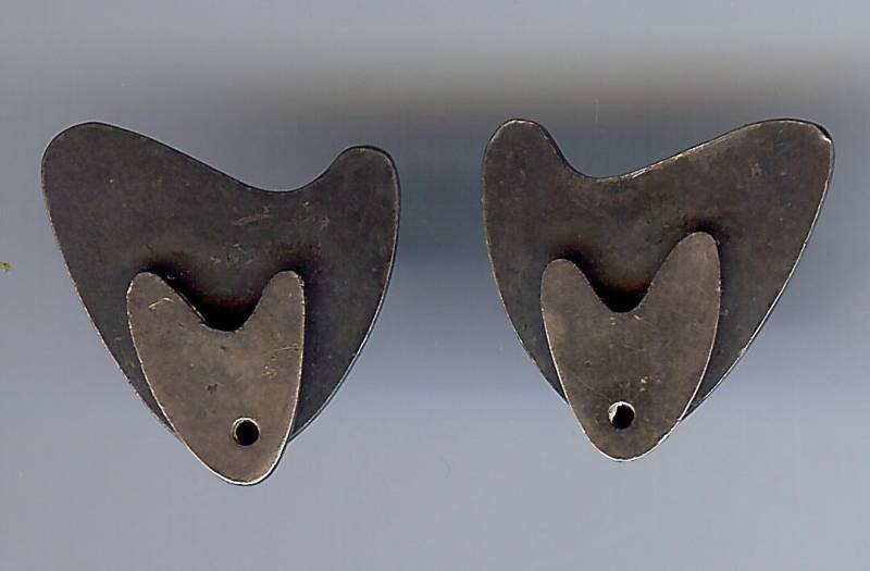 Vintage Modernist Sterlingsilber Geschichteten Amöbe Screwback Ohrringe von VintageLovedOne