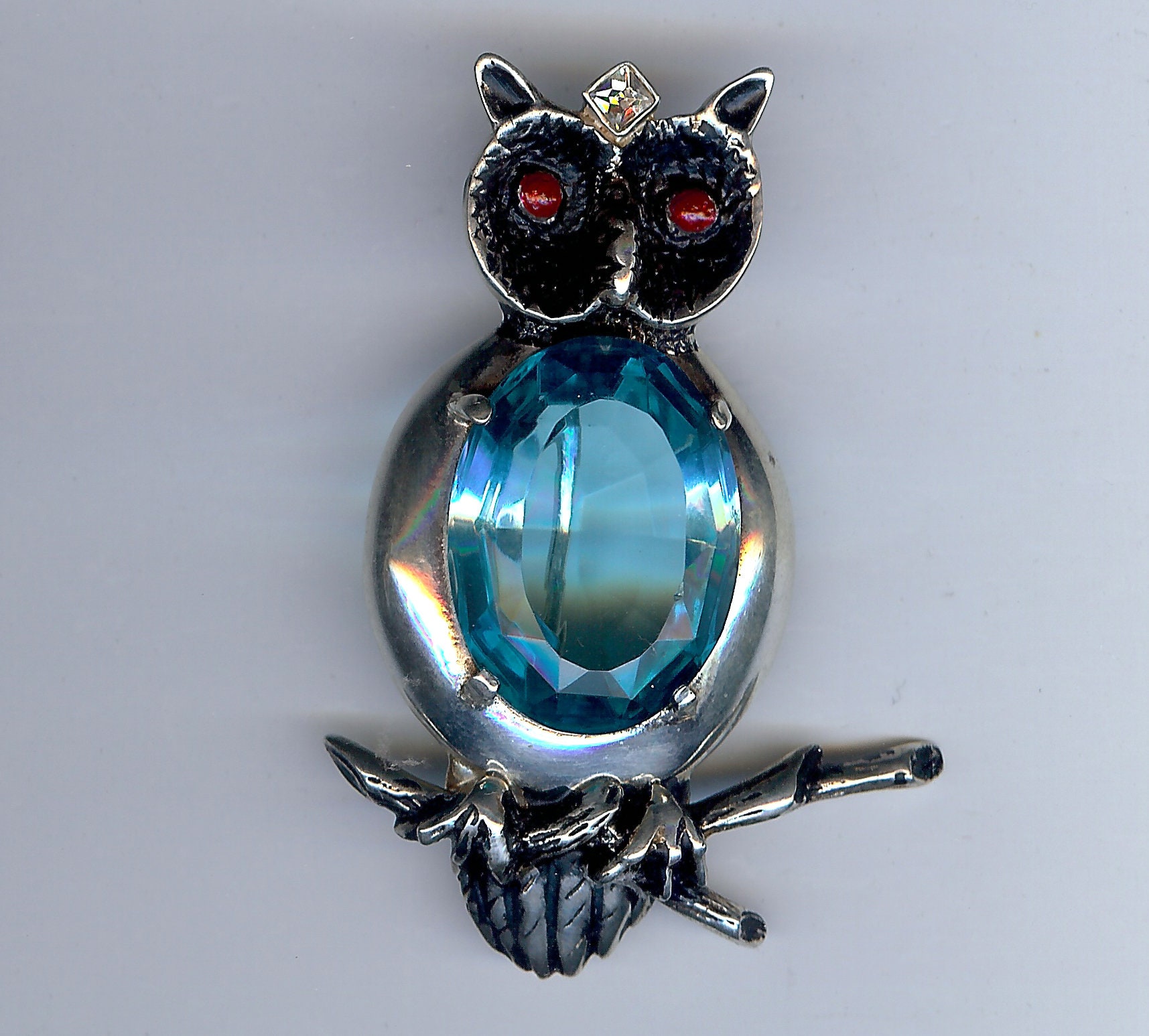 Vintage Sterling Großen Blauen Facettierten Glas Bauch Eule Auf Ast-Brosche von VintageLovedOne