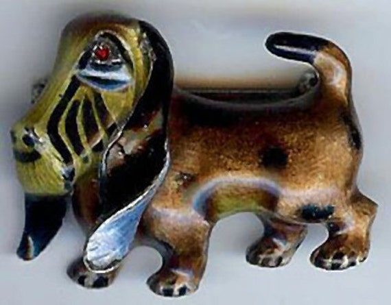 Vintage Unterzeichnet 800 Silber Detaillierte Emaille Basset Hound Dog Pin von VintageLovedOne