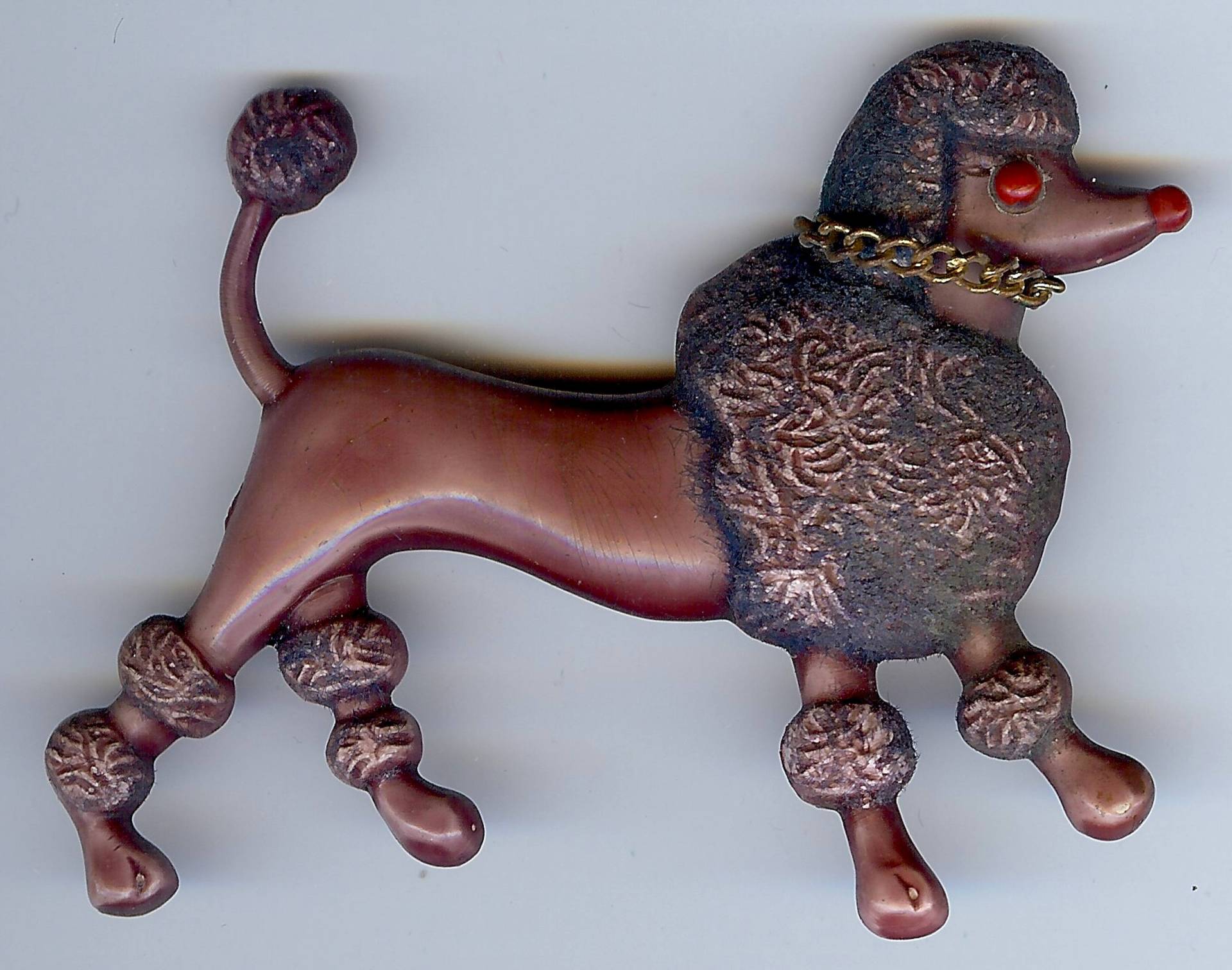 Vintage Weinrot Farbe Celluloid Stolzer Pudel Mit Kettenkragen Anstecknadel von VintageLovedOne