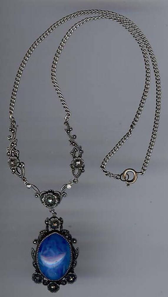 Zierliche Vintage Blaue Lapisglas Markasit Blume Halskette von VintageLovedOne