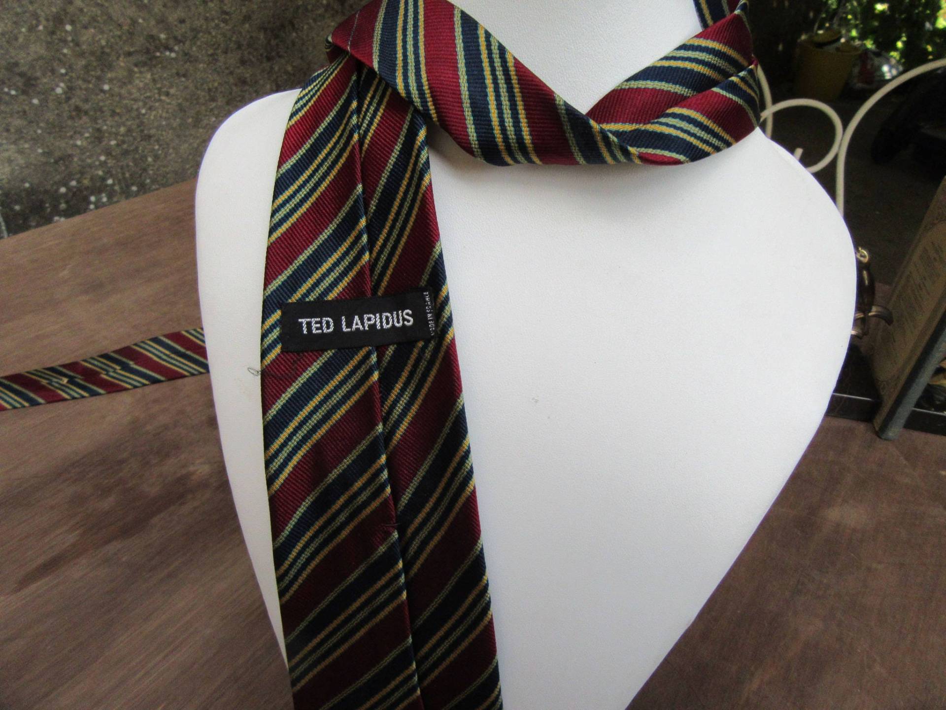 Ted Lapidus Vintage Seide Krawatte Burgund Rot, Marine Blau Und Gelb Schrägstreifen C Ted Lapidus Vintage Seide Krawatte Burgund Rot, Marine Blau Und Gelb Schrägstreifen C von VintageLuberon