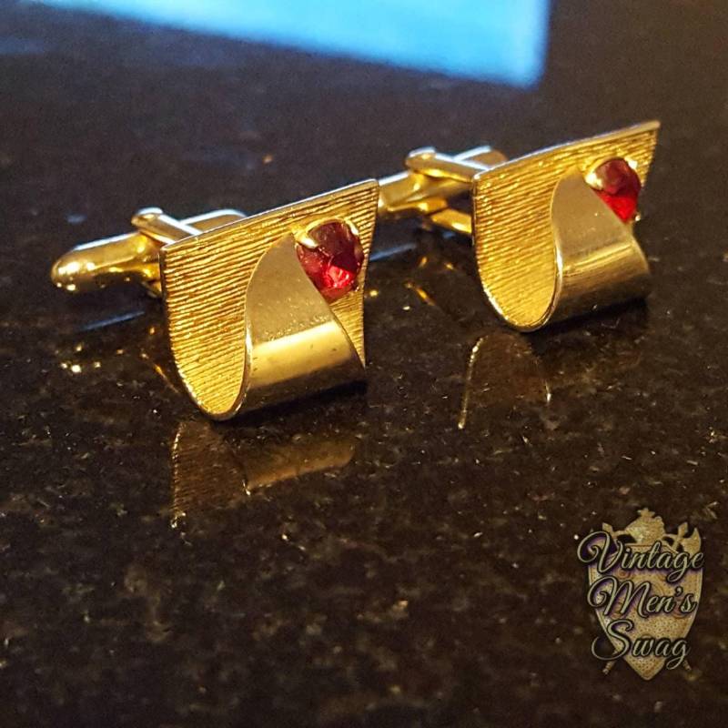 Vintage Manschettenknöpfe Swank Mitte Des Jahrhunderts Delux Gold Band Mit Rot Angeboten Von Herren Swag Fz-23 von VintageMenSwag
