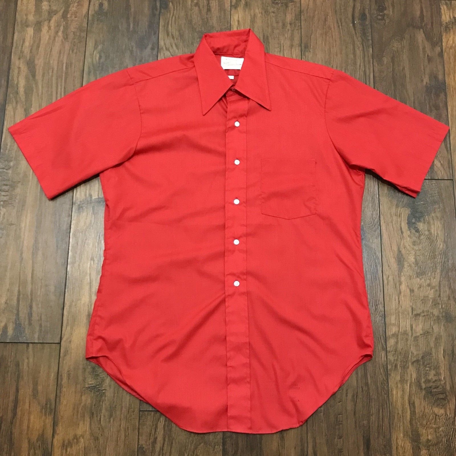 Vintage 1970Er 70Er Jahre Arrow Kent Kollektion Rotes Polyester Sanforized Button Up Shirt Union Made in Usa Herren Größe 15 1/2 Small von VintageMensGoods
