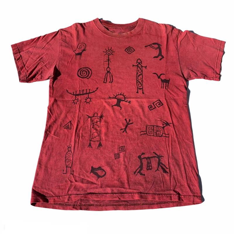 Vintage 1990S 90S Stonewashed Höhlenmalerei Hieroglyphen Print Rotes Grafik T-Shirt Herren Größe M Medium von VintageMensGoods