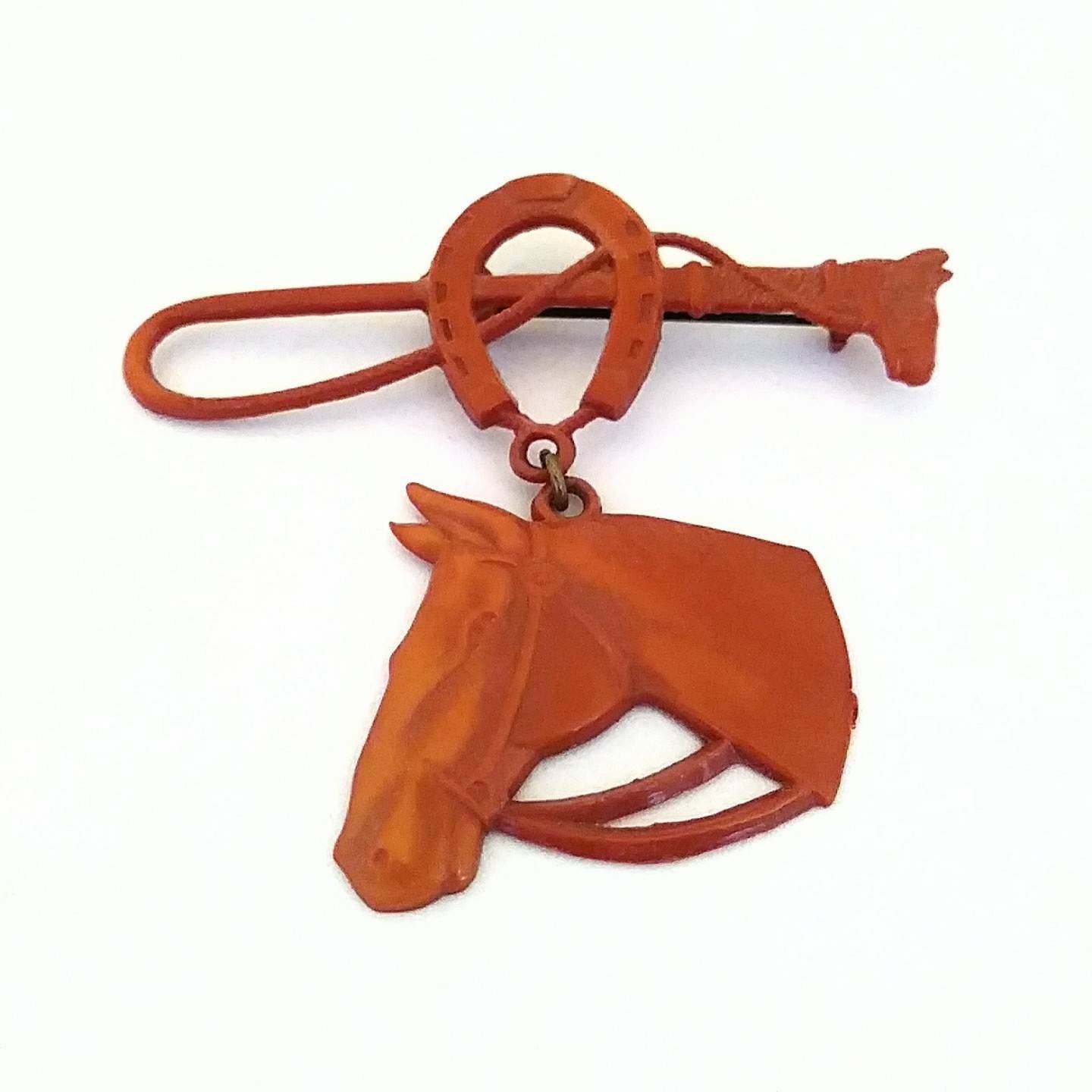 1950Er Jahre Neuheit Kunststoff Brosche Mit Pferd Und Peitsche Western von VintageMinks