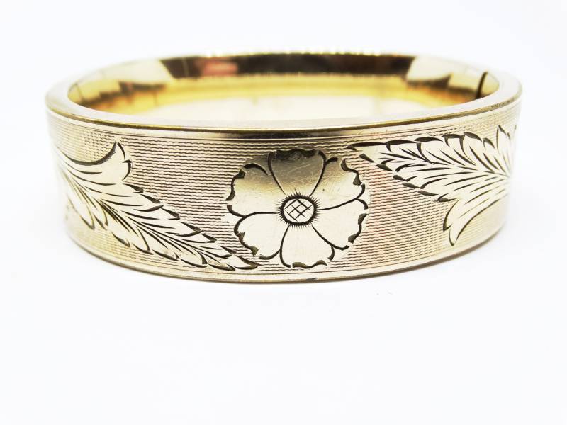 Edwardian Standard Button Company Dicker Gold Filled Floral Repousse Armreif von VintageMinks