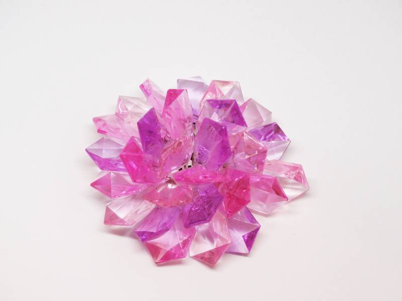 Große Rosa Lila Kunststoff Acryl Blumen Brosche Flower Power von VintageMinks