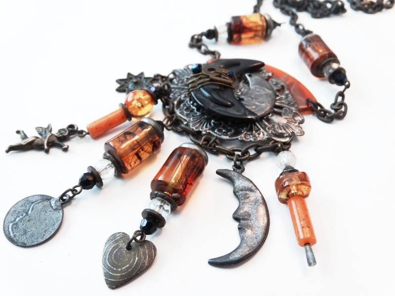 Vintage Steampunk Lucite Mixed Metals Mond Sterne Celestial Große Anhänger Halskette von VintageMinks
