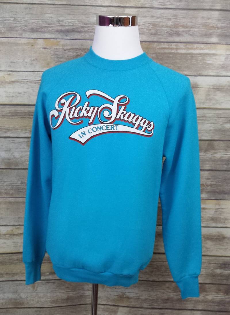 Ricky Skaggs in Concert Original Vintage Blue 50/50 Sweater | Größe Männer Groß 80Er Jahre von VintageNThrowbacks