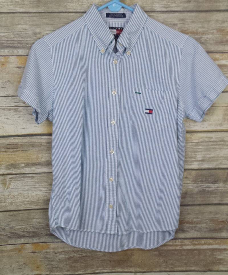 Tommy Hilfiger 90S Tommy Jeans Short Sleeve White & Blue Vertical Striped Button Down Shirt | Größe Jugend 8 90Er-Jahre von VintageNThrowbacks