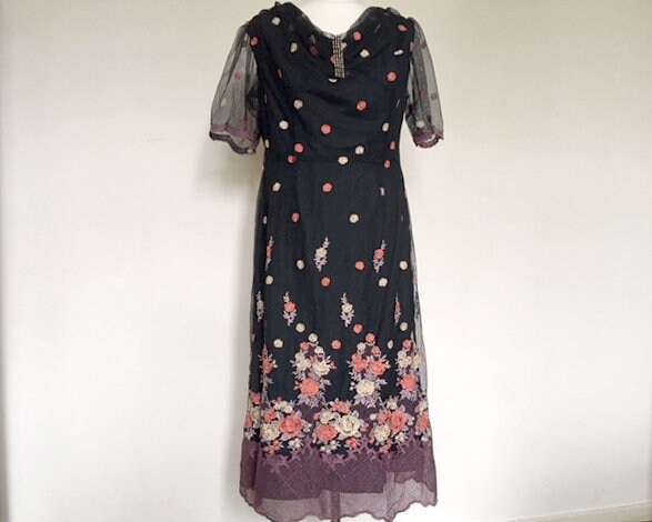 Sale Dunkelblaues Und Schwarzes Spitzen Vintagekleid, Florale Schwarze Spitze 70Er Kleid, Vintagekleid Größe S Sale Dunkelblaues Und Schwarzes Spitzen Vintagekleid, Florale Schwarze Spitze 70Er Kleid, Vintagekleid Größe S von VintageNowBoutique
